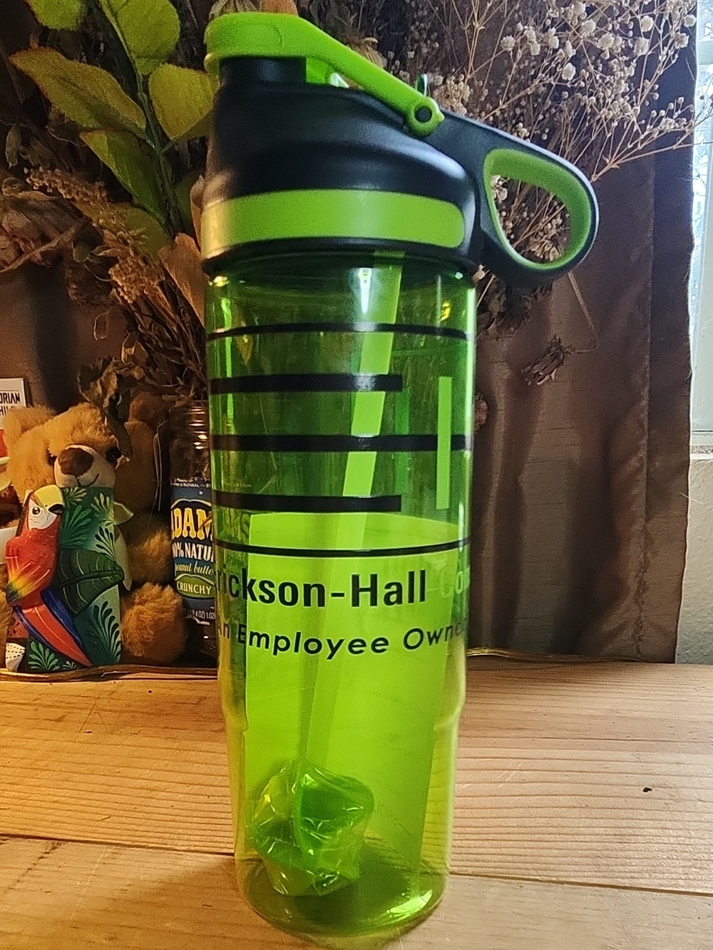 Plastic 27 oz Reusable Shake Bottle Flip Top Lid Straw Handle BPA-Free Green